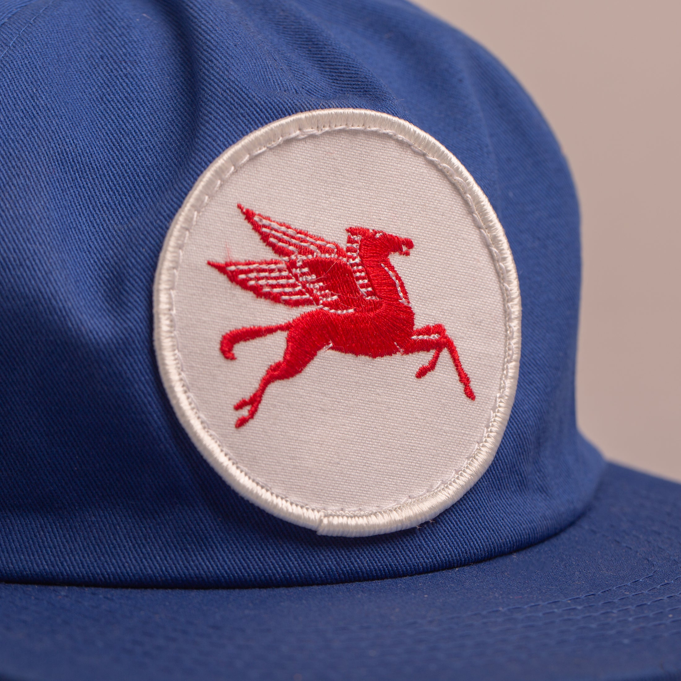 Mobil Pegasus Nissi Cap
